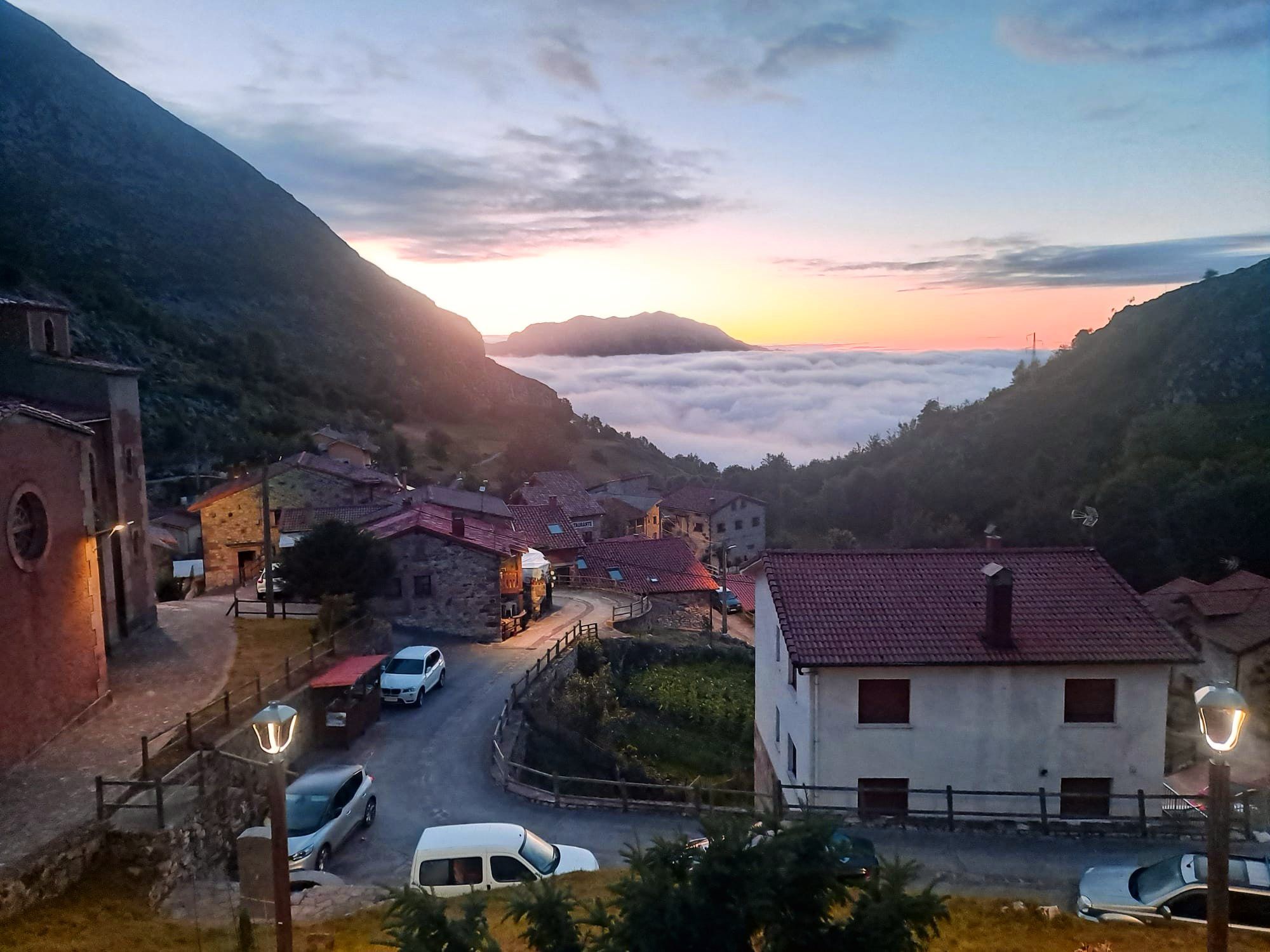 En este lugar se puede ver el atardecer por encima de las nubes