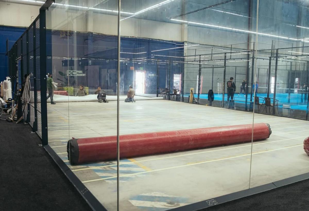 Un pista distinta a las demás que implica jugar al pádel más tradicional