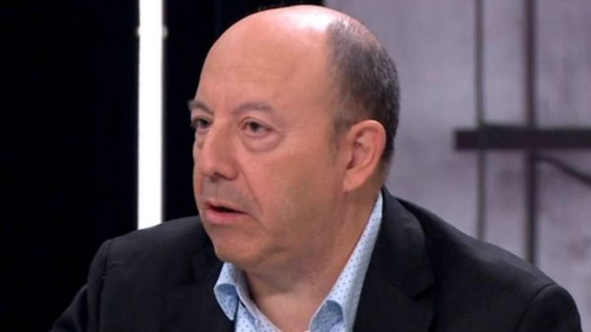 "Es una ruina": El economista Gonzalo Bernardos deja claro lo que NUNCA debes hacer con las tarjetas de crédito