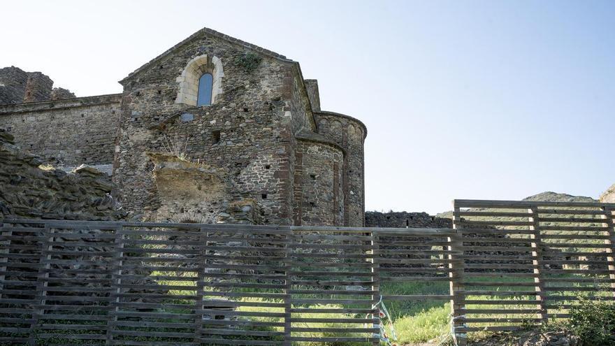 El monestir de Sant Quirze de Colera, una joia del romànic, porta tancat a les visites des de fa dos anys