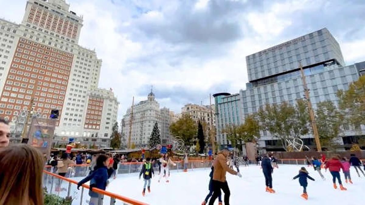 Pista de hielo en la Plaza de España, Madrid