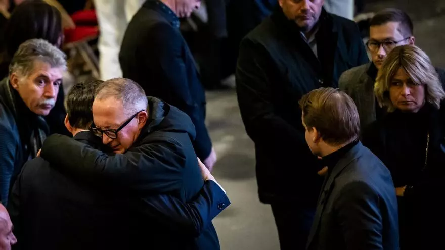 Espontánea ovación a los héroes de Crans-Montana