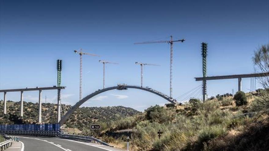 Finalizan las obras del tablero para la vía del AVE en el viaducto de Almonte