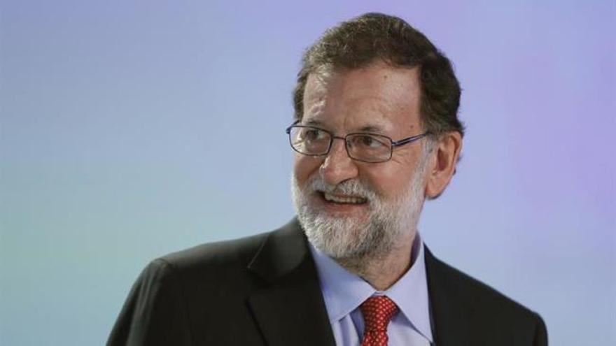 Rajoy: "España va a seguir siendo España mal que le pese a algunos"