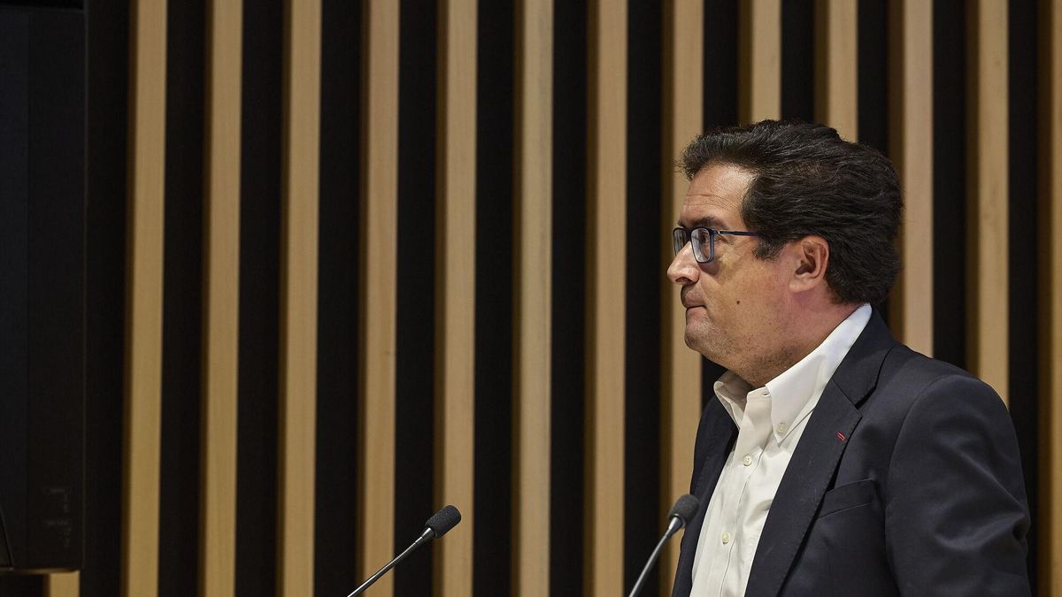 Óscar López insiste en que Ayuso "debe mejorar" las condiciones de los bomberos forestales: "Es su competencia"