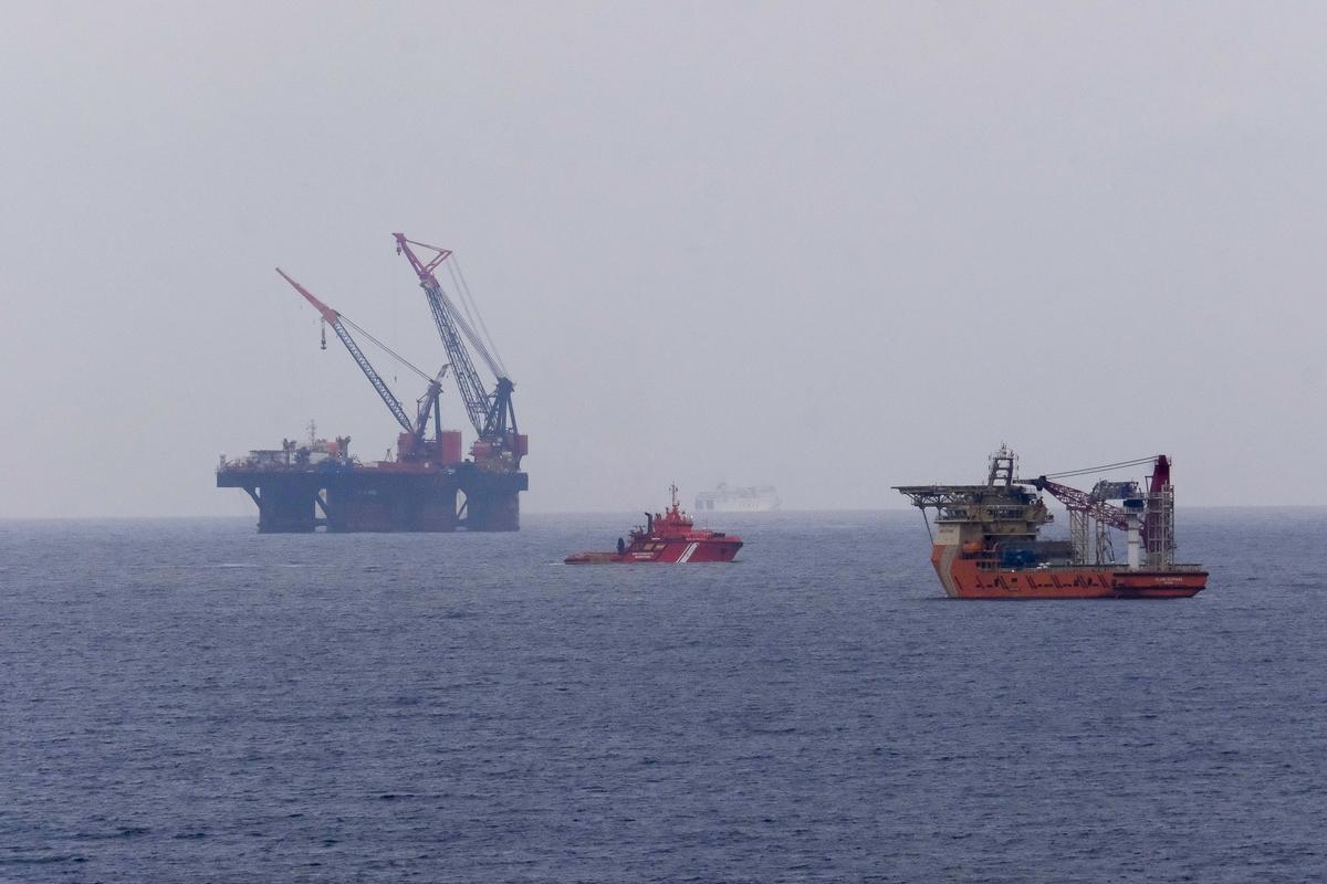 El 'DSV Balder' antes de entrar al recinto portuario