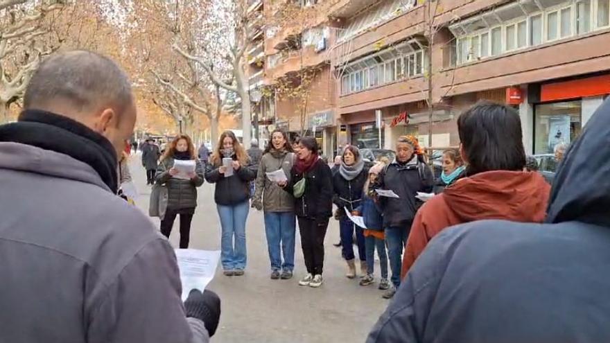 La Xarxa d'Estructures Populars canta nadales reivindicatives a Manresa