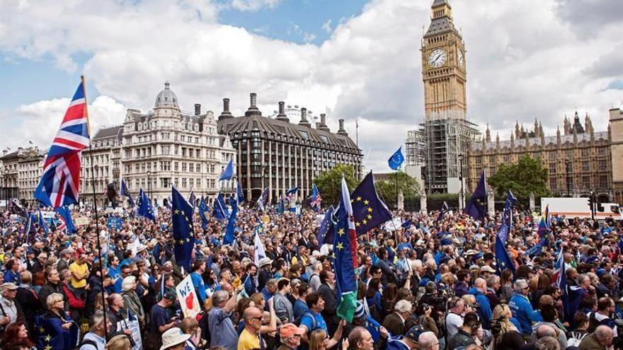 Miles de personas se manifiestan en Londres para que el Reino Unido se quede en la Unión Europea