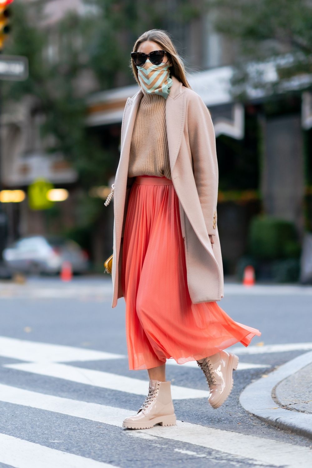 Olivia Palermo sabe que la falda midi con botines con cordones es la  tendencia del otoño 2020 - Woman