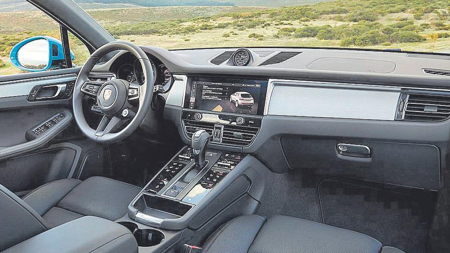 Al detalle. En el interior se prescinde de los botones físicos en la consola. / PORSCHE