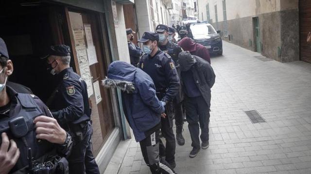 Los acusados, al ser puestos a disposición judicial en el juzgado de Manacor
