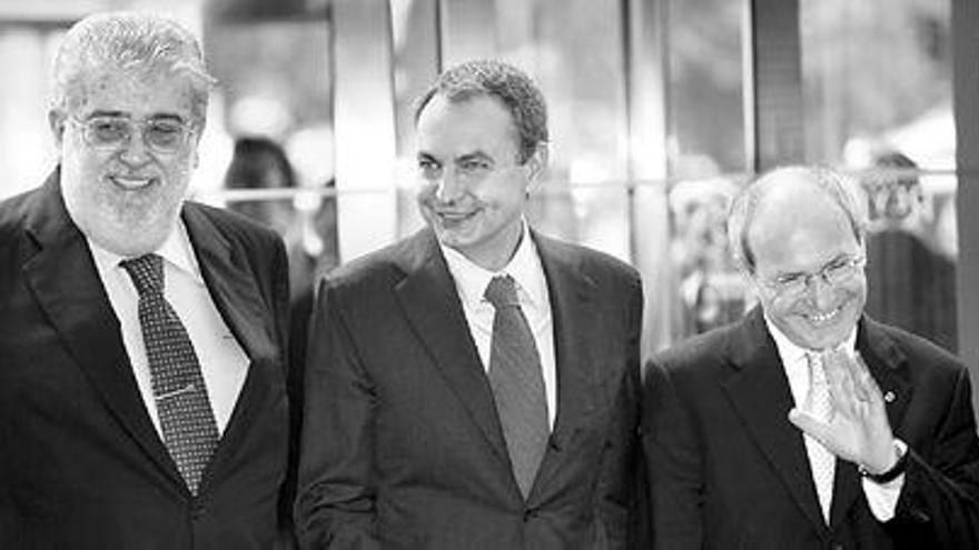José Manuel Lara, presidente del Círculo de Economía; José Luis Rodríguez Zapatero y José Montilla. / xavier bertral