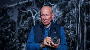Sebastião Salgado, en la exposición AMAZÔNIA, en las Drassanes Reials de Barcelona, este martes.