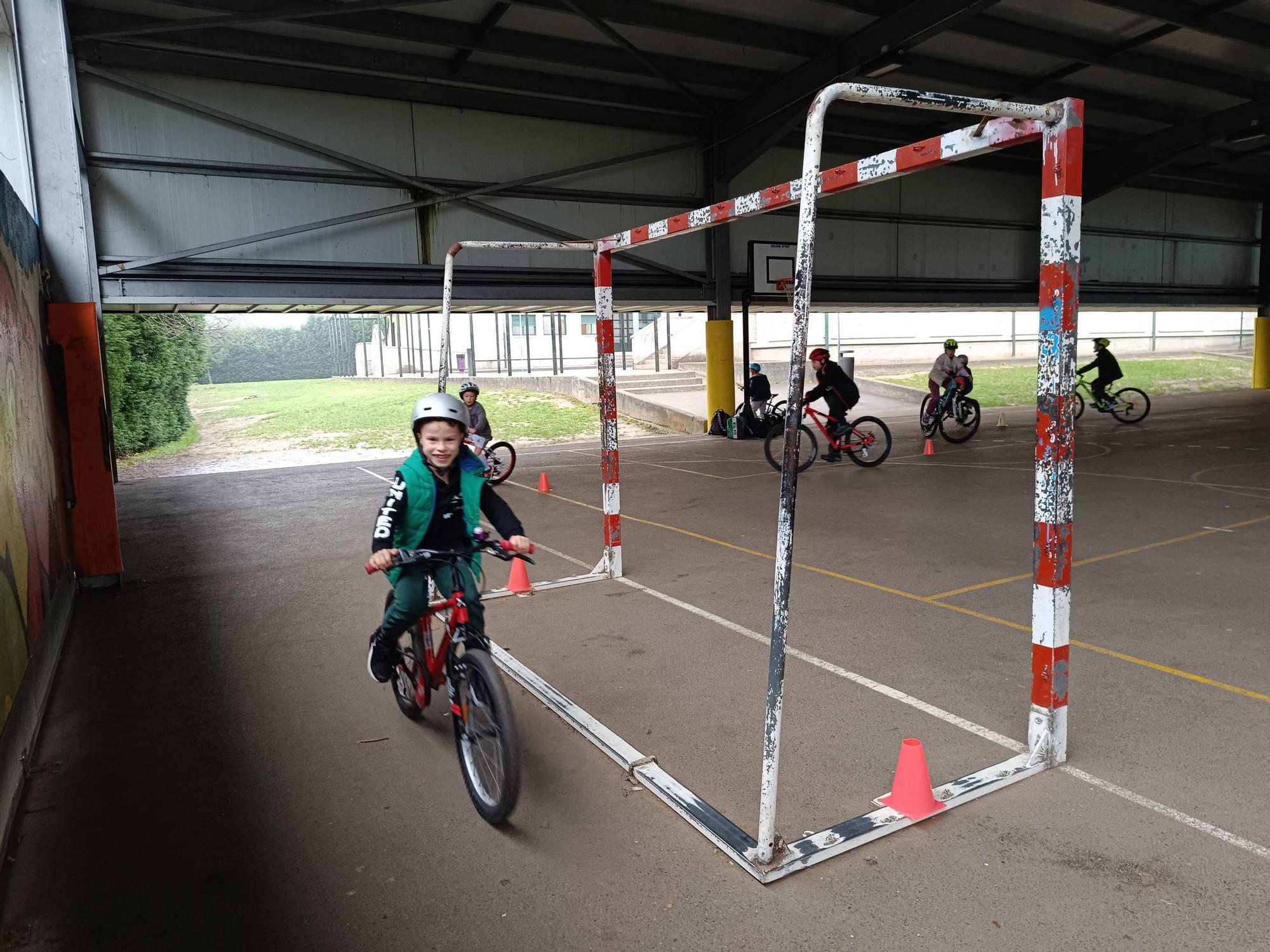 Pasión sobre ruedas: la extraescolar de ciclismo en el colegio de La Fresneda