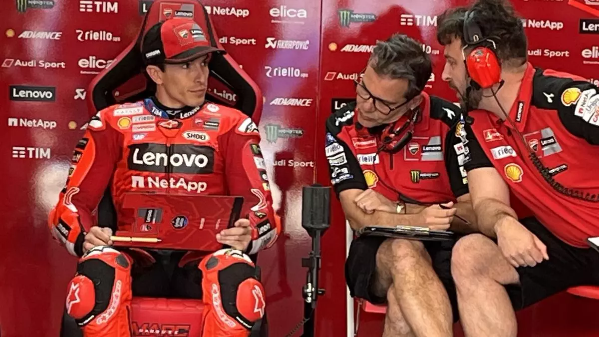 Marc Márquez destroza el récord de Le Mans arrinconando a sus rivales