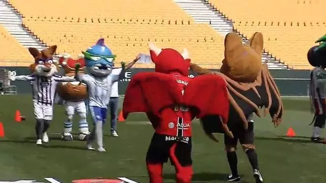 Las mascotas de LaLiga ponen a prueba sus habilidades en el estadio de La Cartuja