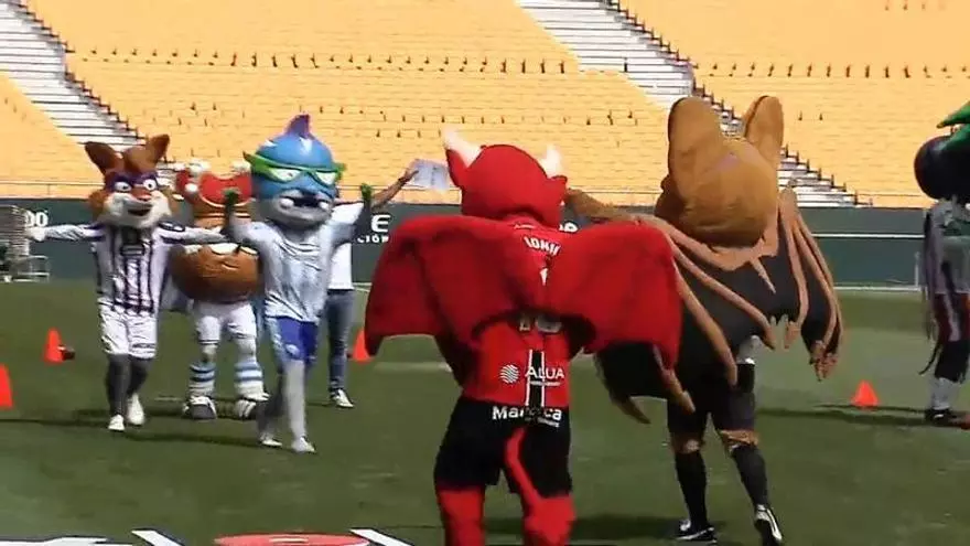 Las mascotas de LaLiga ponen a prueba sus habilidades en el estadio de La Cartuja
