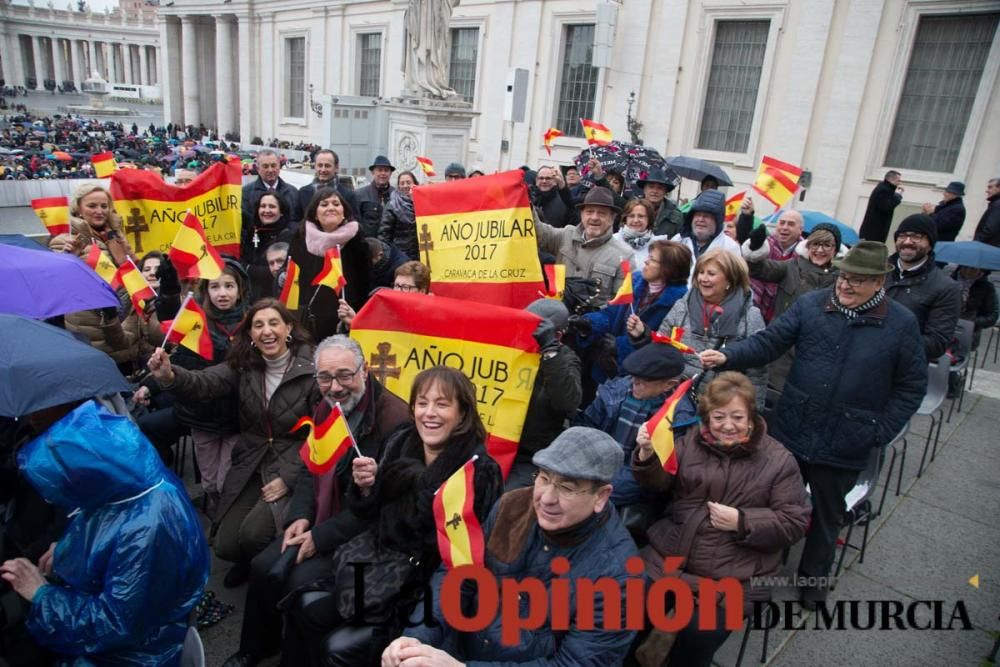 La cofradía de la Vera Cruz entrega el óbolo del J