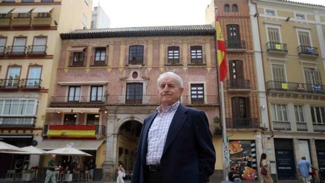 El catedrático de la UMA y académico de Ciencias, Ángel Sánchez Blanco, en la plaza de la Constitución, la semana pasada.