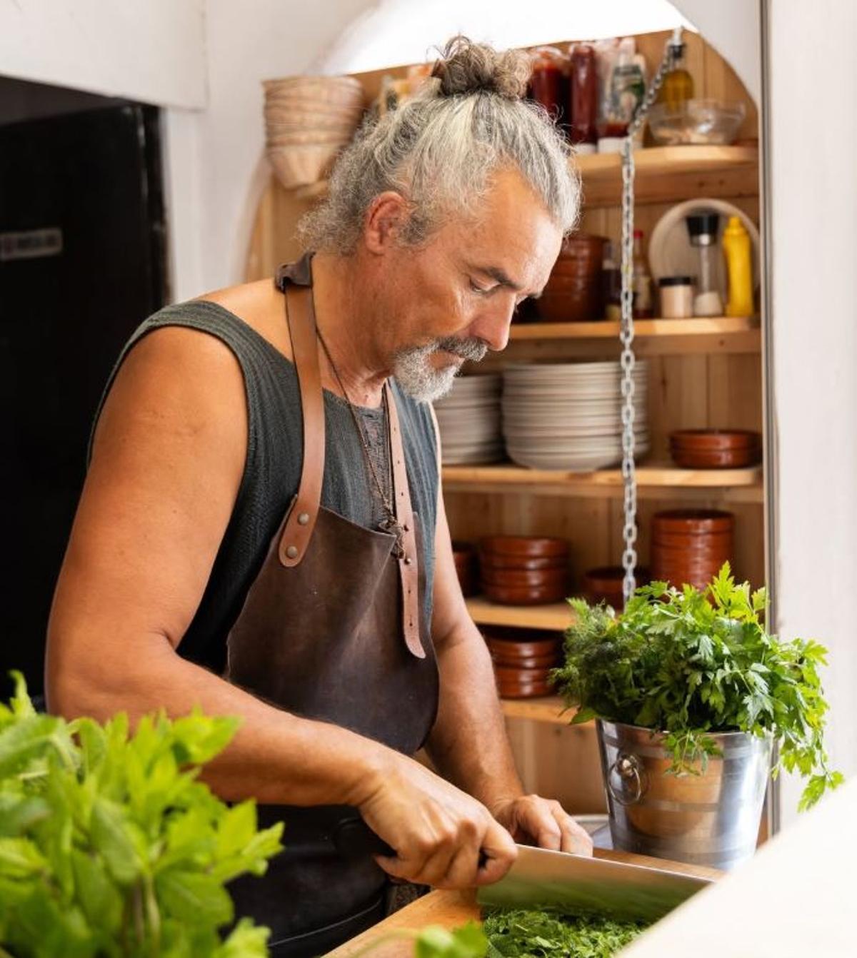 Robert, el dueño del restaurante que ofrece comida gratis en Navidad a quienes lo necesiten
