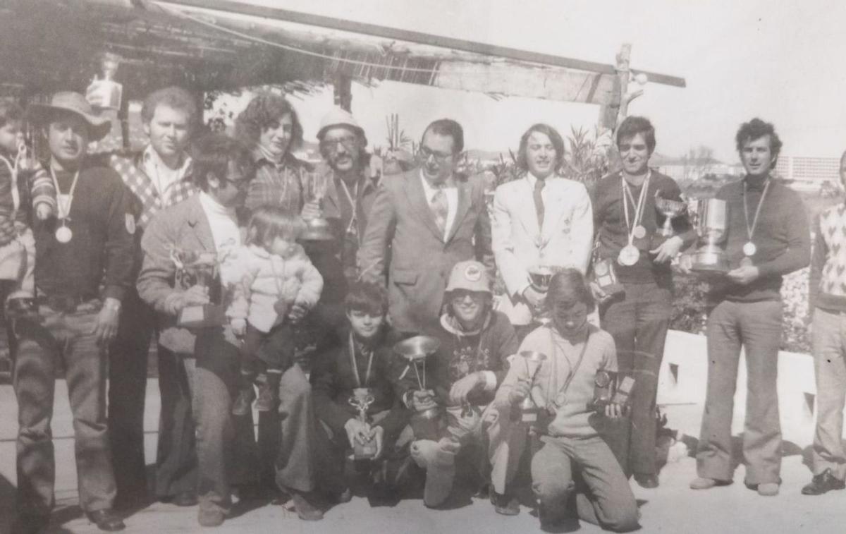 Primer campeonato de Eivissa con el delegado de Deportes, Antonio Canals (abril de 1974). | CEDIDA POR VÍCTOR JUAN