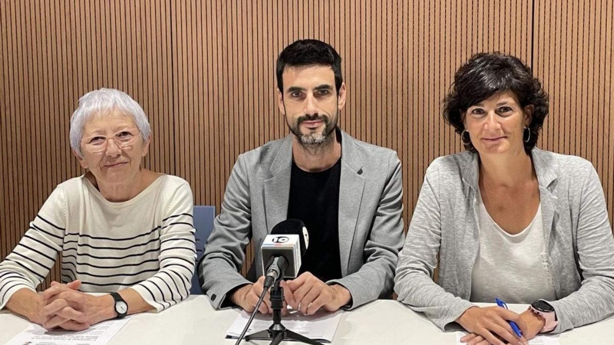 Les regidores Ramon Viella i Marta Rodeja amb l’alcalde Josep Bofill