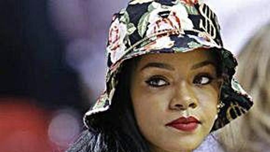 Rihanna lanza su primer libro autobiográfico
