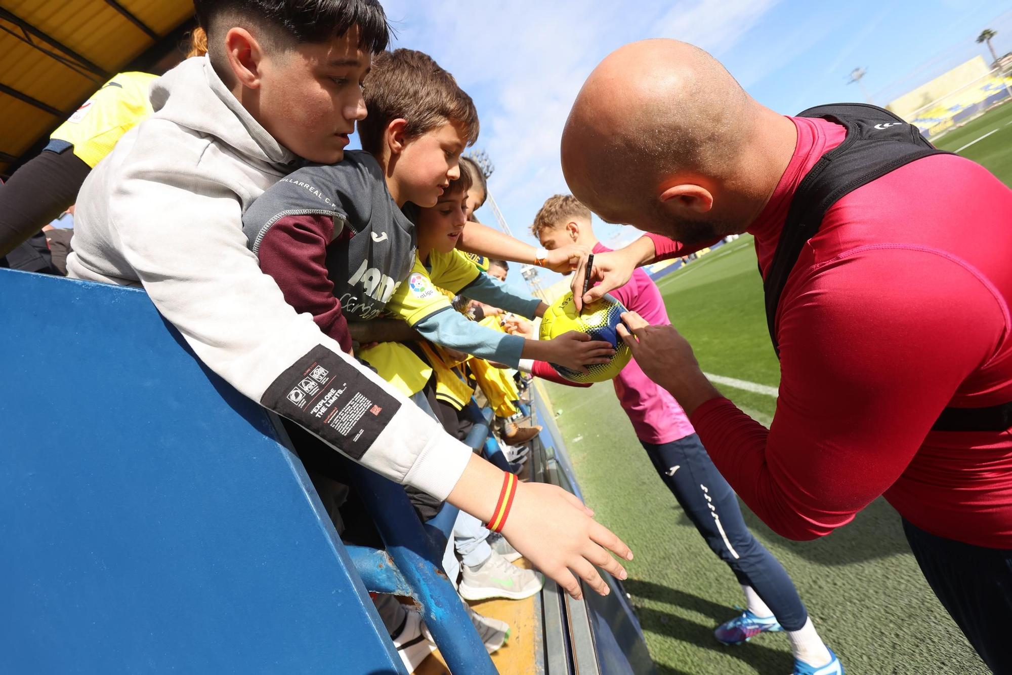 Así ha sido el entrenamiento navideño del Villarreal a puerta abiertas