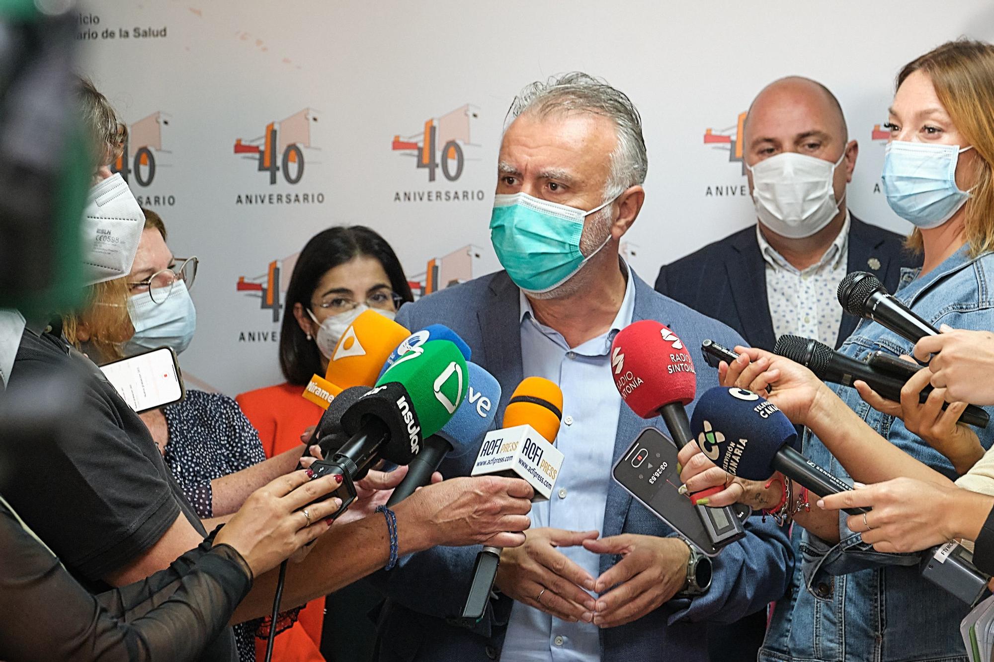 Ángel Víctor Torres asiste al Hospital General de Fuerteventura para conmemorar su 40 aniversario
