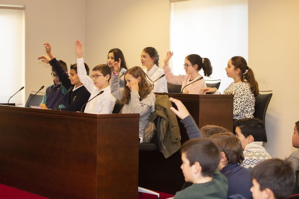 Estudiantes de Sada piden retrasar el encendido navideño para ahorrar energía.