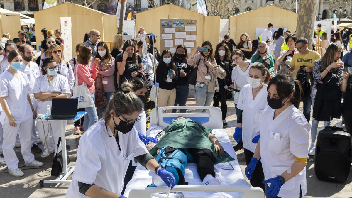 Exhibicions d'FP a la plaça de l'ajuntament.