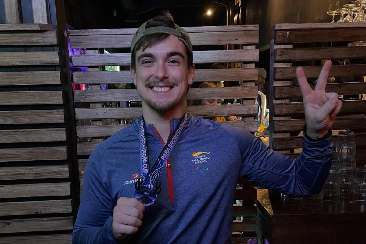 Emilio Redondo se subió a la tabla de snowboard solo tres meses después de su operación