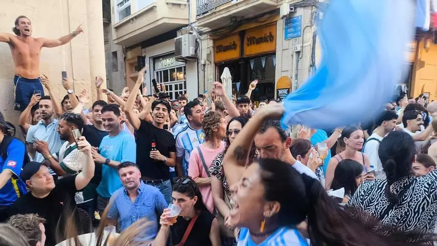Así se vivió en el centro de Alicante la remontada de Argentina en el Mundial