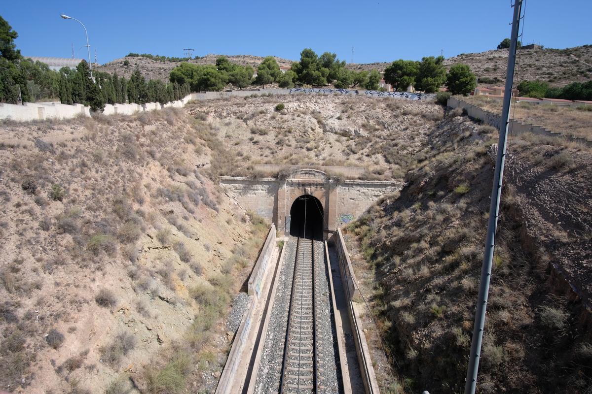 El túnel de La Torreta, en el tramo La Encina-Alicante, pasará a disponer de tres carriles