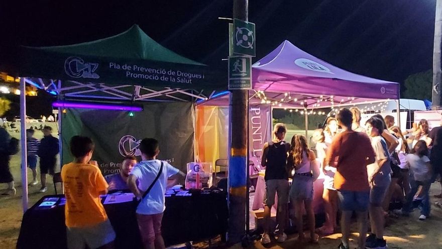Tres noies entreguen a la policia un home que els havia fet tocaments durant la festa major de Palafrugell