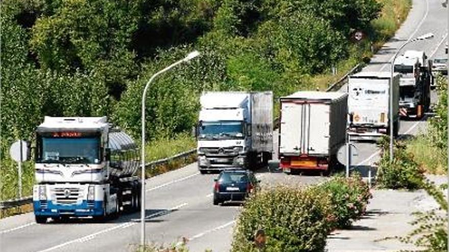 Els camions hauran de deixar de passar per la N-II a partir d&#039;aquest divendres.