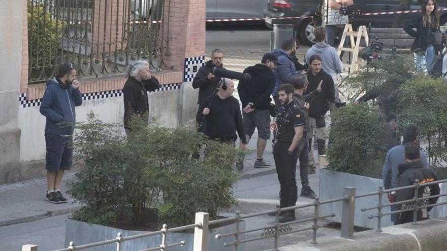 El cuerpo en llamas. A la sèrie de Netflix sobre el crim de la Guàrdia Urbana, Manresa apareix als capítols 2 i 7 com si fos les Rambles de Barcelona en plena celebració de Sant Jordi.