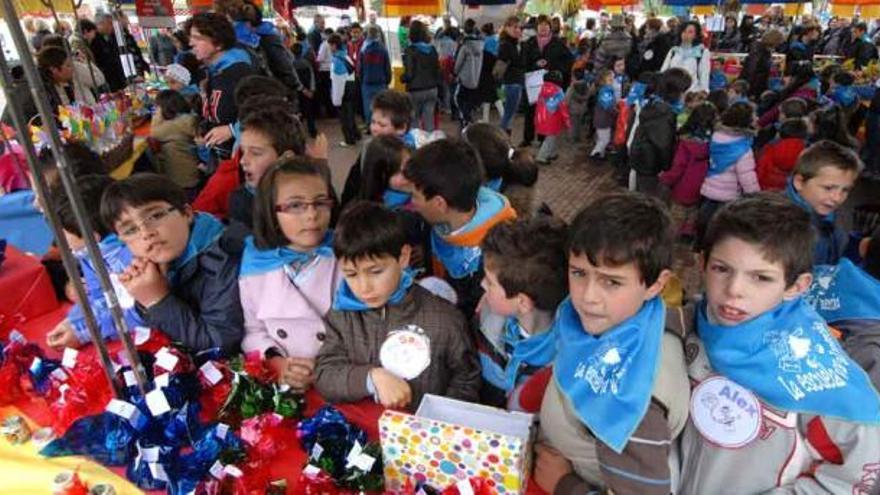 Más de 180 alumnos del alto Nalón participan  en el mercado escolar de Laviana