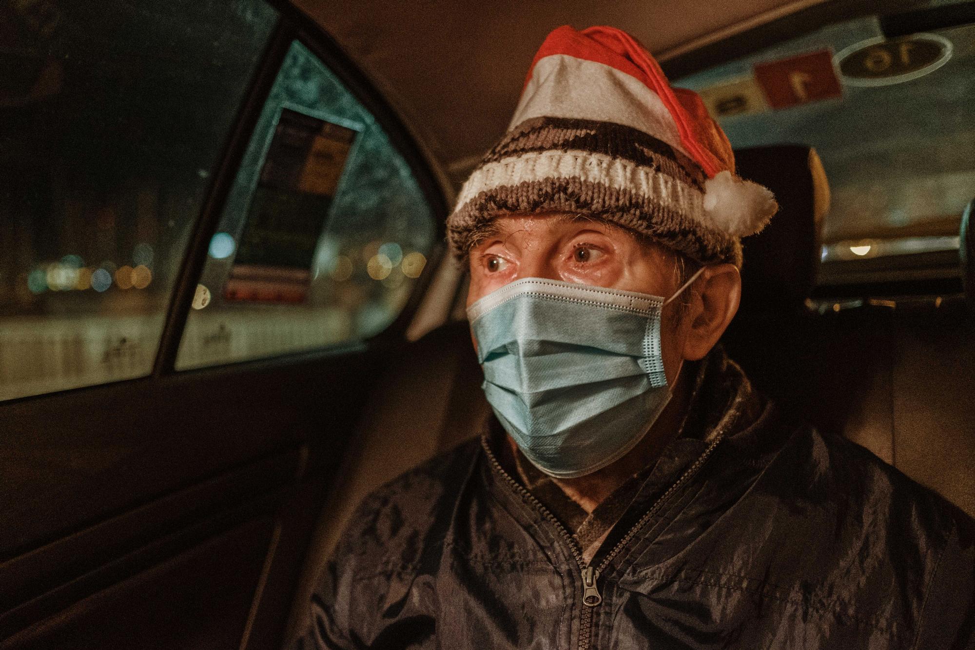 Caravana de taxis para que los mayores puedan ver las luces de Navidad