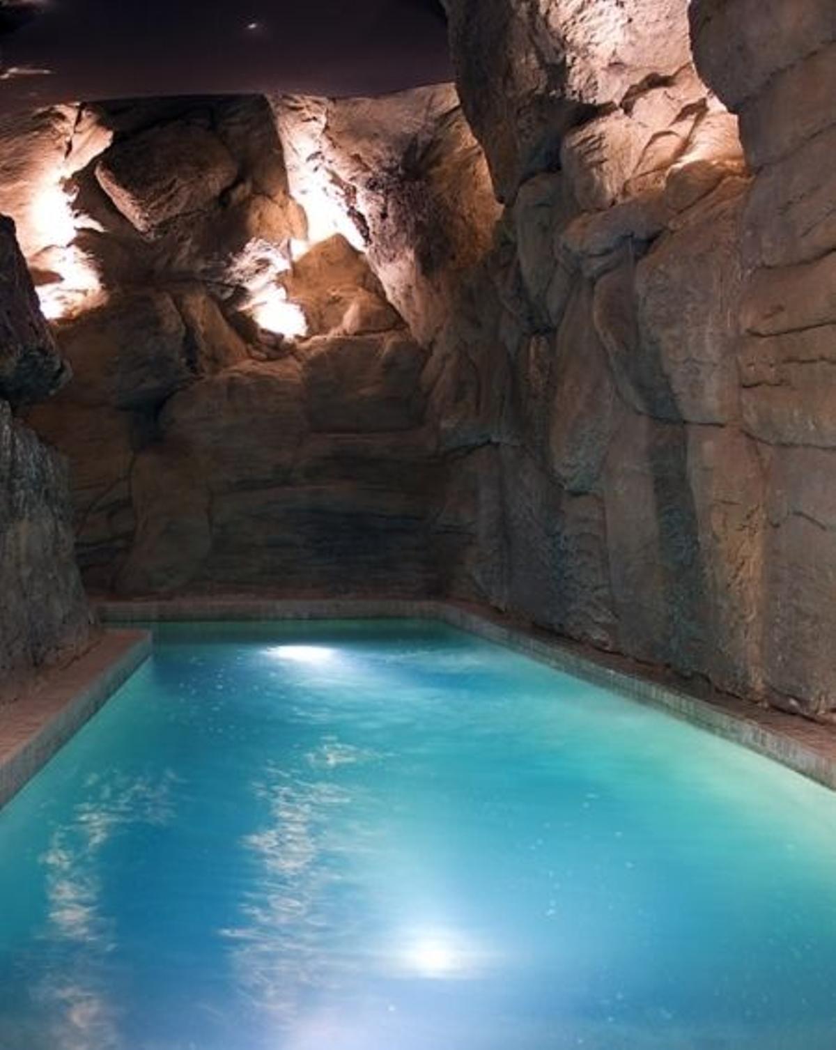 Cueva termal de aguas calientes en el Balneario de Paracuellos del Jiloca.