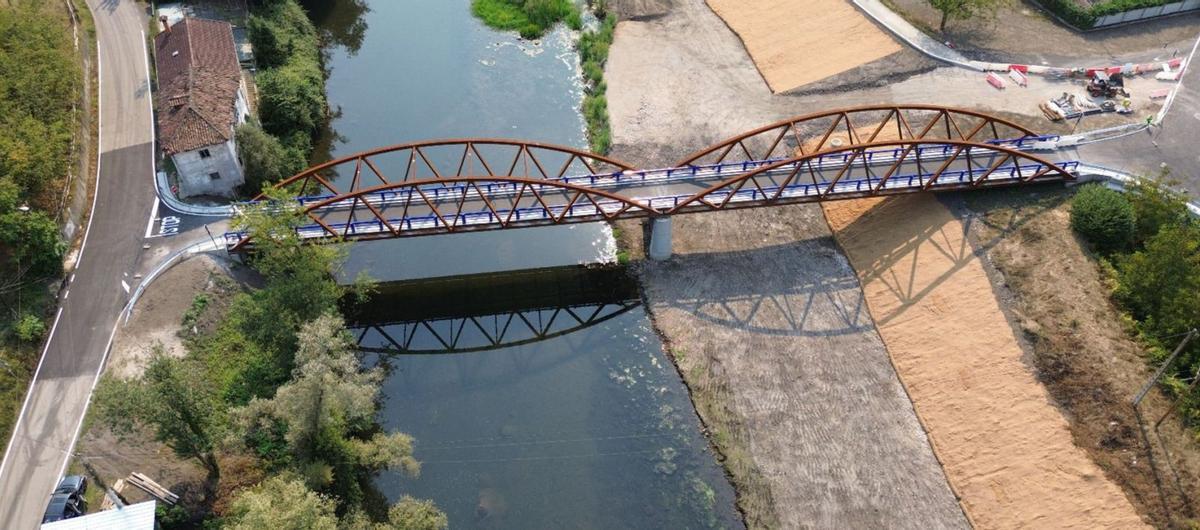 El nuevo puente del polígono Olloniego-Tudela.  | LNE