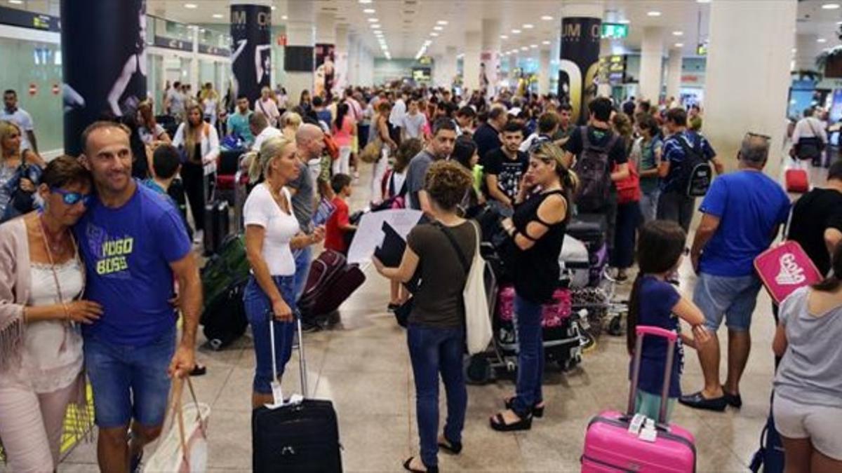 Viajeros en el aeropuerto de El Prat, el pasado 30 de julio.