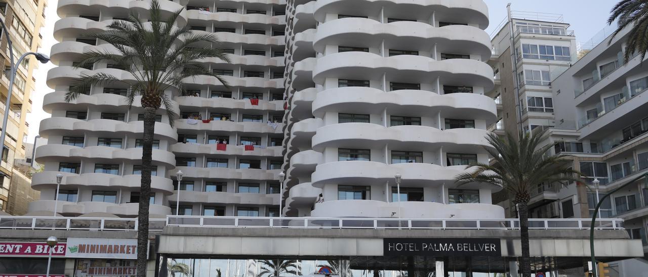 El hotel Palma Bellver, donde están aislados los estudiantes afectados por el &#039;macrobrote&#039; asociado a viajes de fin de curso a Mallorca.