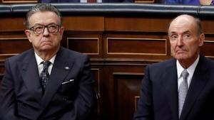 Miguel Herrero y Rodríguez de Miñón y Miquel Roca durante la celebración del Día de la Constitución en 2018. 