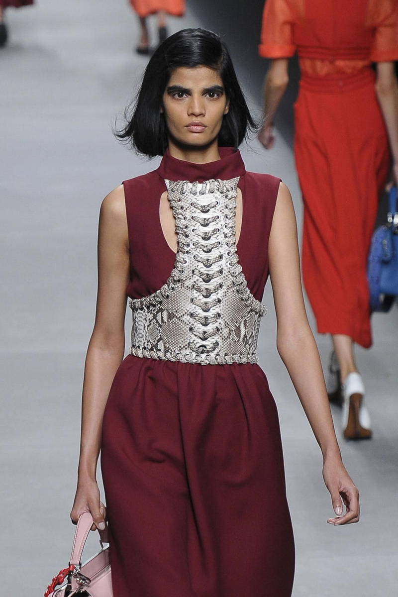 MFW: Fendi Primavera/Verano 2016, vestido rojo