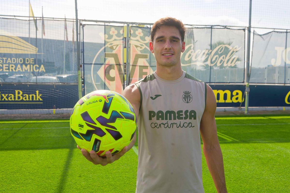 Sergi Cardona atendió a 'Mediterráneo' en el Mini Estadi de la Ciudad Deportiva del Villarreal CF.