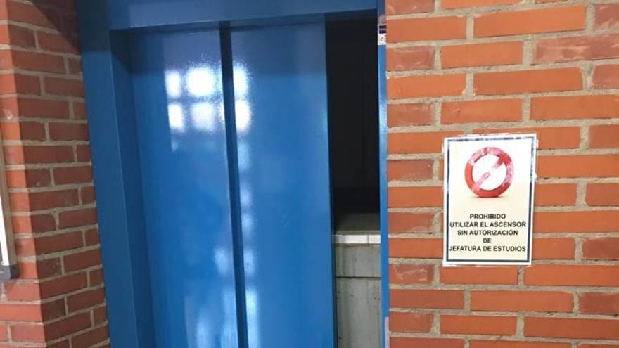 Denuncian que profesores y alumnos con discapacidad no disponen de ascensor