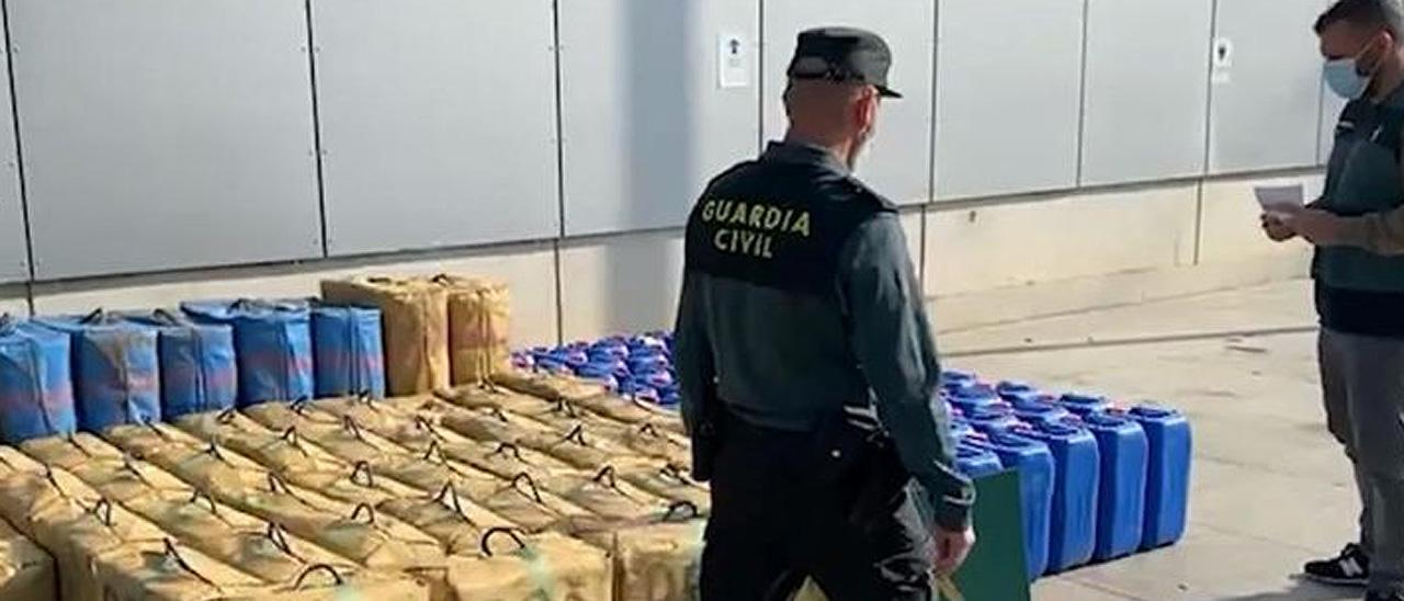 Alijo de hachís y bidones de gasolina en Tarragona. Febrero de 2022.