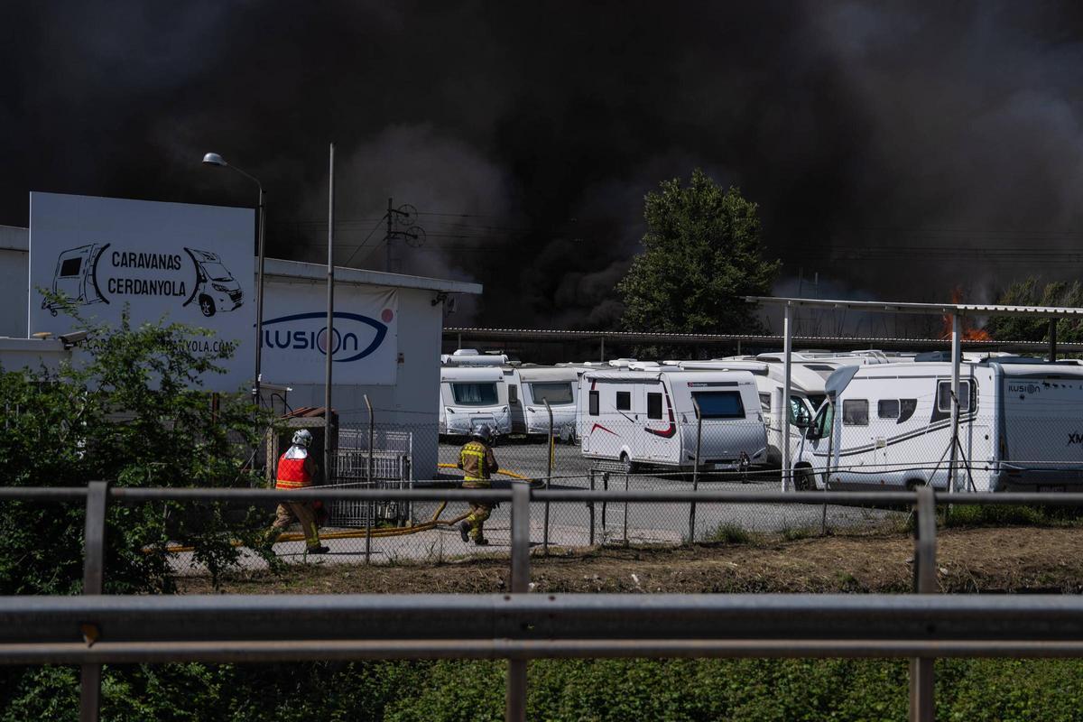 Incendio en un concesionarios de vemta y alquiler de caravanas y autocaravanas, Caravanas Cerdanyola.