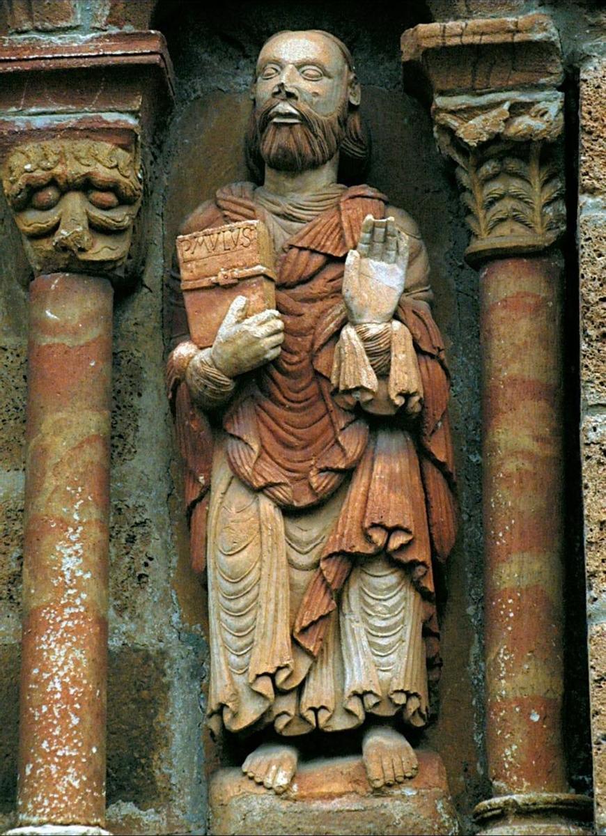 Detalle de escultura románica en el antiguo monasterio de Plasca.